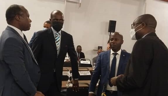 En marge du Conseil des Ministres une concertation des délégations des pays membres de la CPGL (Communauté Economique des Pays des Grands Lacs: Burundi, RDC et Rwanda).